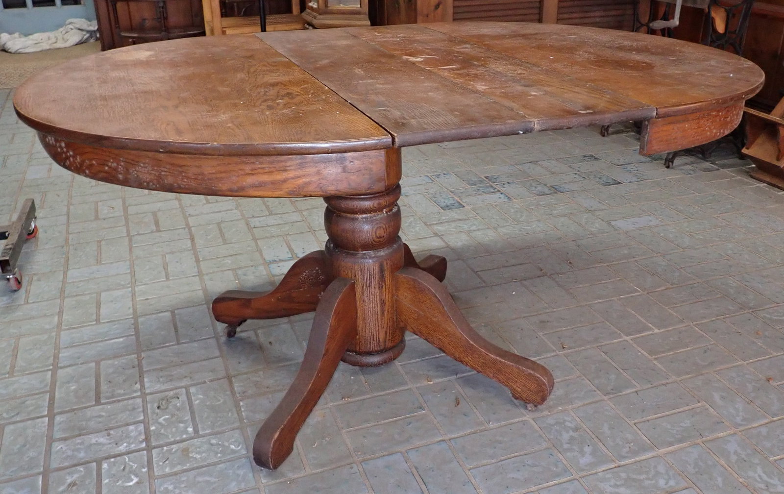 Oak Table: Approx 42" x 61" x 30" tall. No shipping ! Bring help to remove