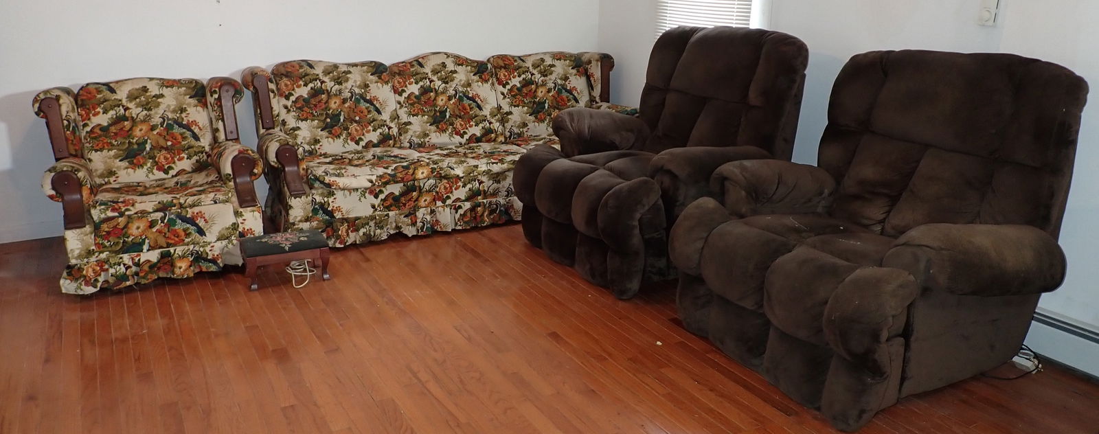 Sofa Chair & 2 Recliners (1 of 7)