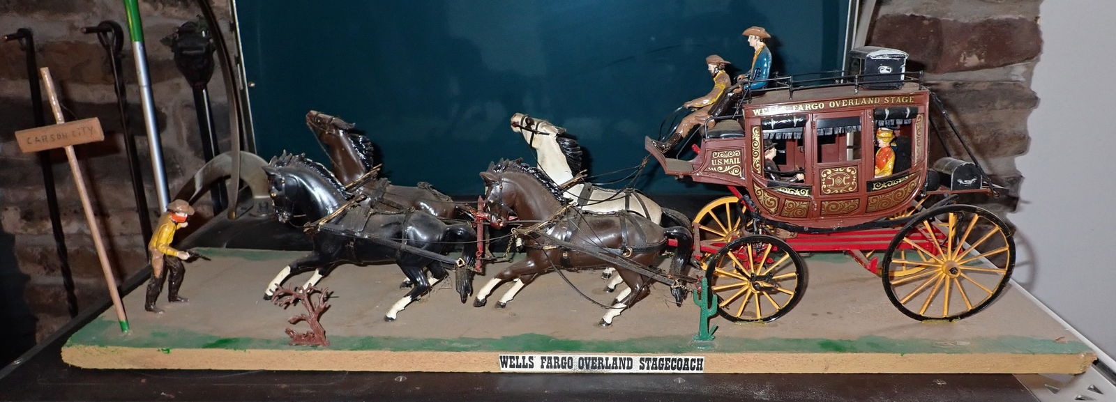 Wells Fargo Overland Stagecoach Model (1 of 6)
