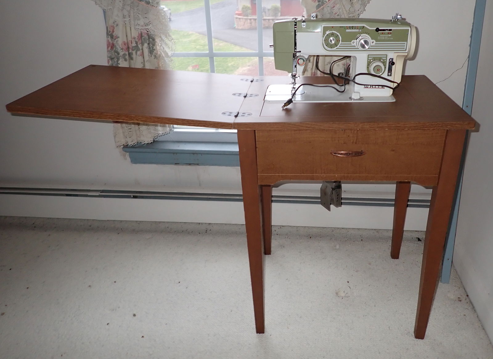 White Sewing Machine (1 of 5)