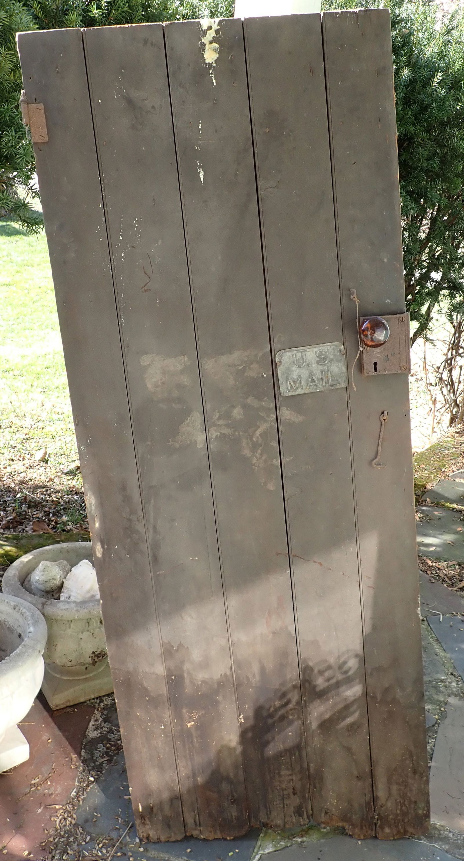 Wooden Door w/ US Mail Plaque (1 of 4)