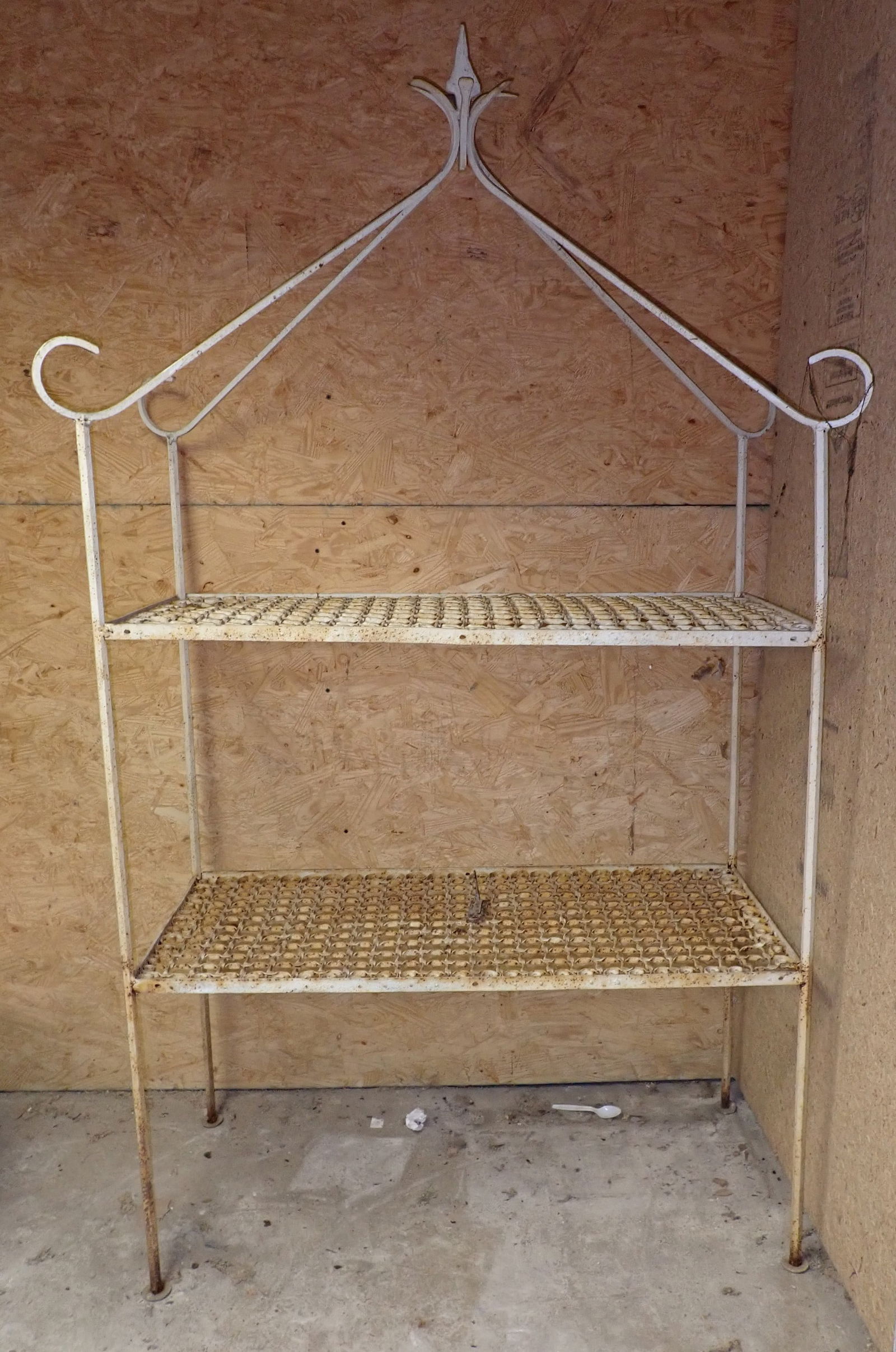 Iron Garden / Plant Shelf (1 of 10)