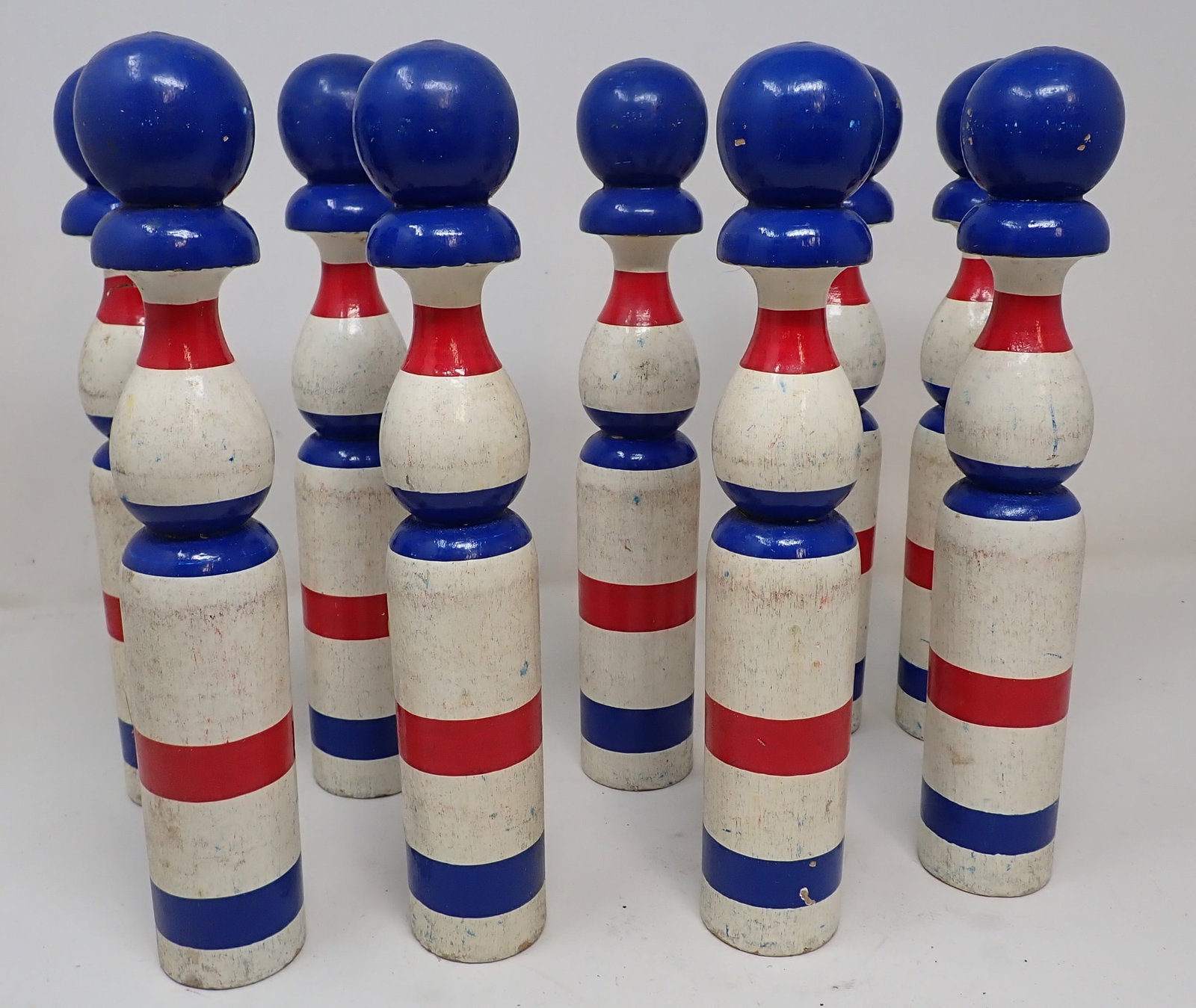 9 Wooden Finials & Basket: Apprx 1 7/8" in diameter and 11" tall. Basket is included.