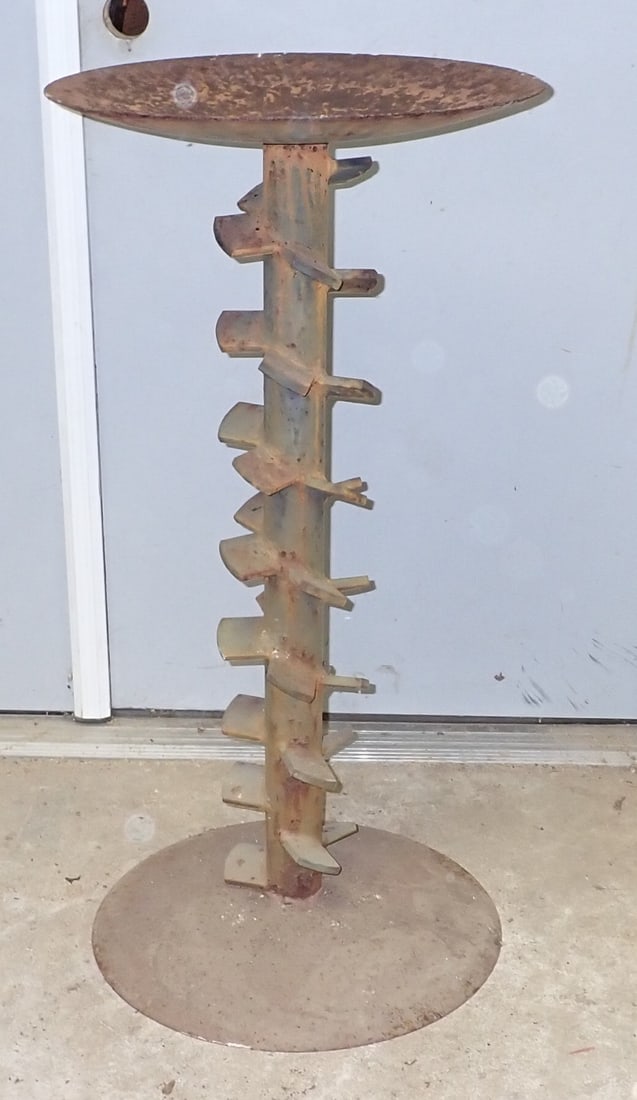 Outdoor Garden Iron Art: Approx 18" in diameter and 36" tall. NO SHIPPING !