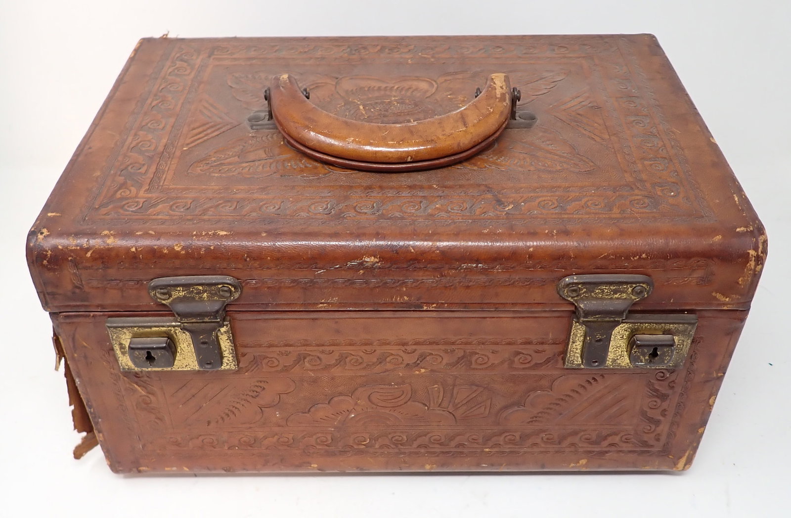 Leather Luggage Vanity Travel Box: Apprx 8" x 12" x 6 1/2" tall.