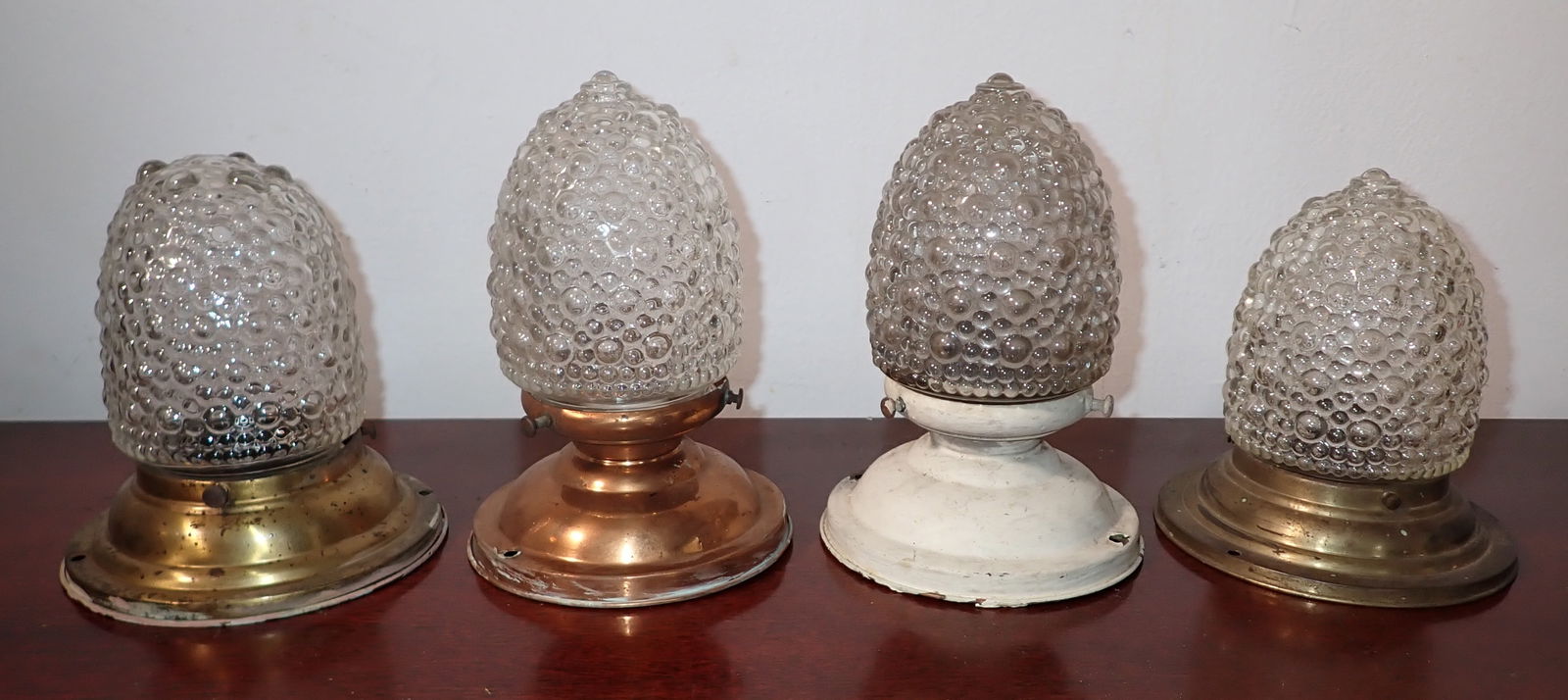 4 Ceiling Fixture Globes & Trim (1 of 3)