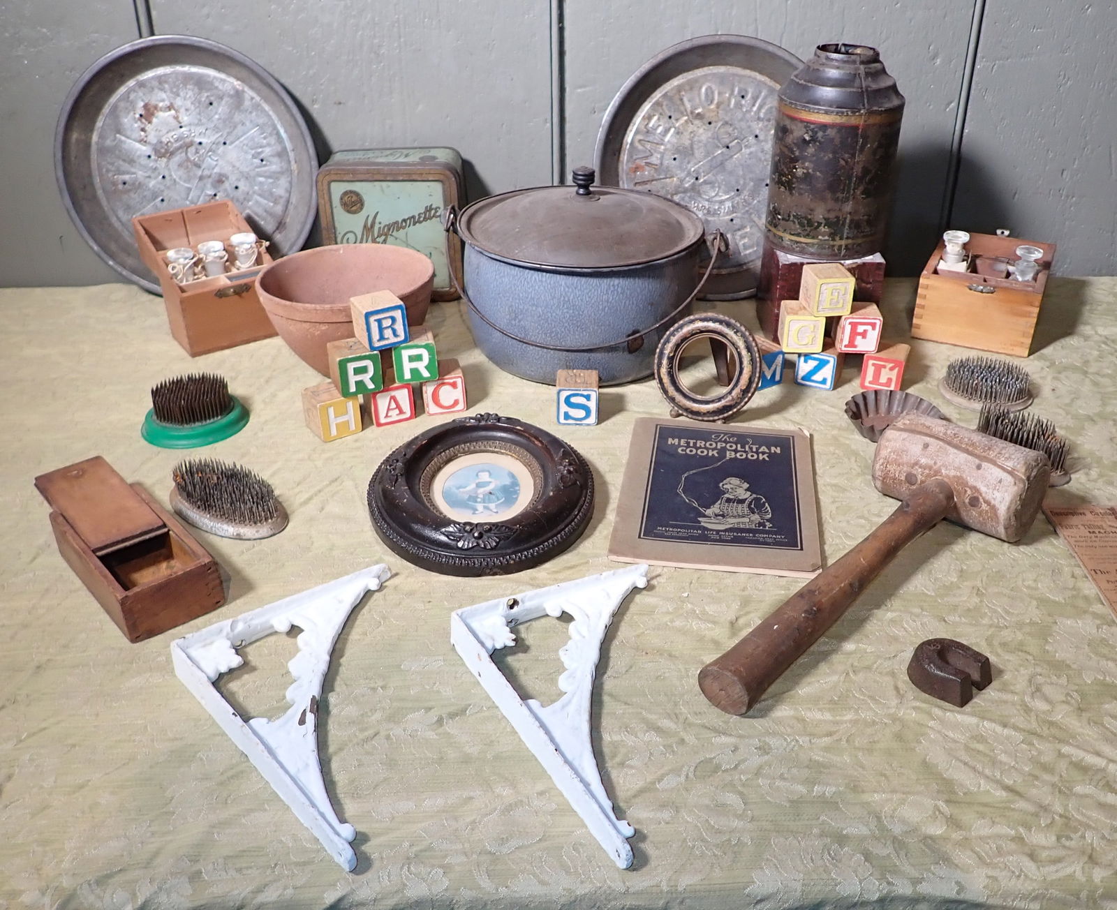 Rawhide Mallet Cast Iron Shelf Brackets & Misc (1 of 8)