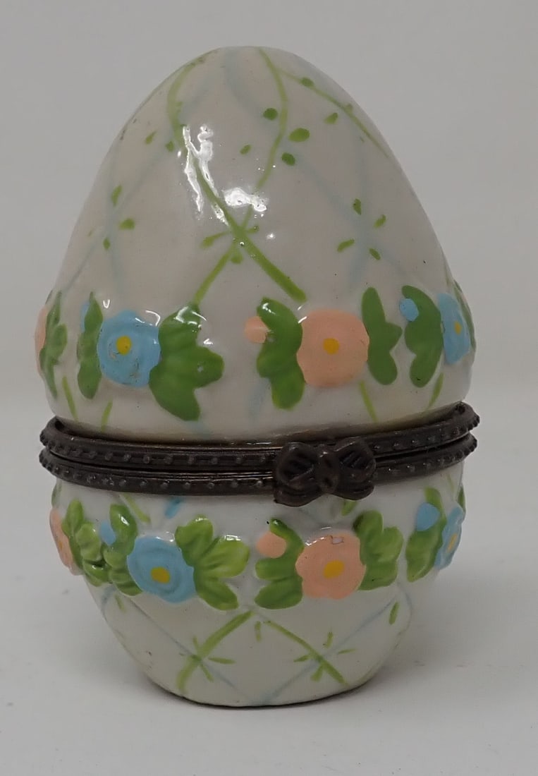 Egg Trinket Box: Apprx 3" tall