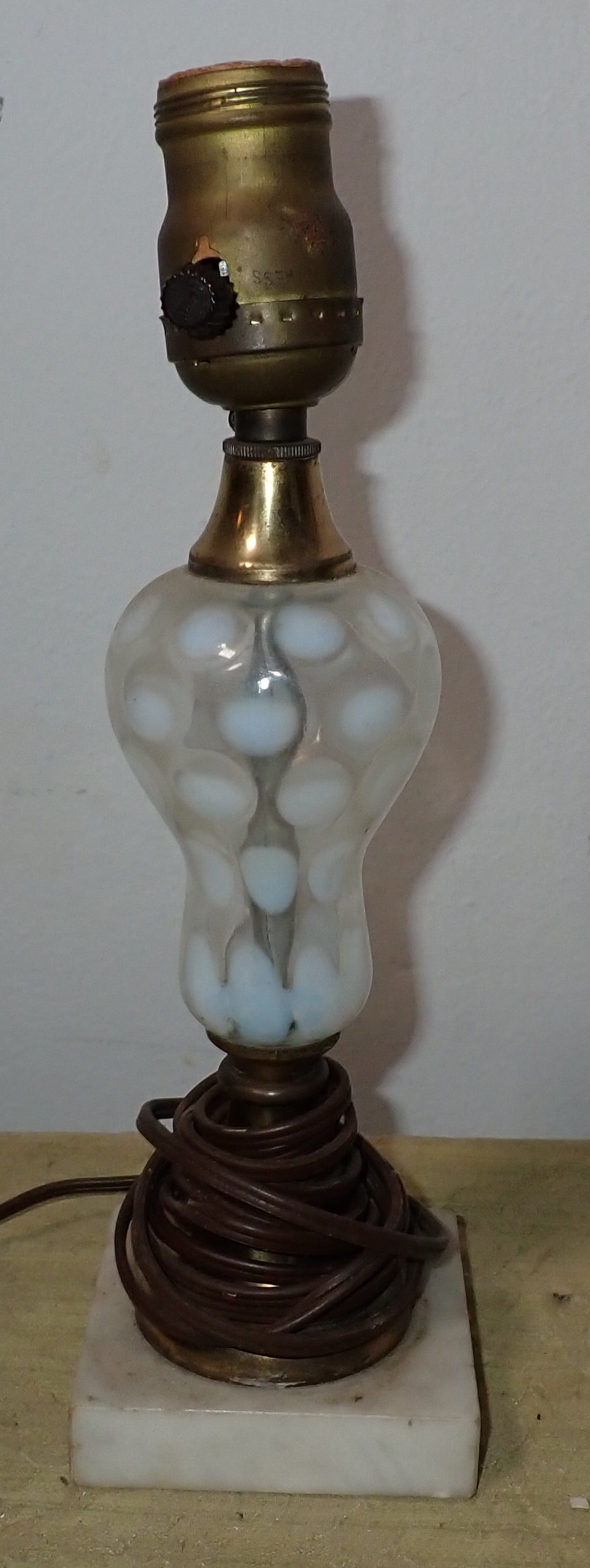 Fenton Table Lamp: Apprx 11 1/2" tall