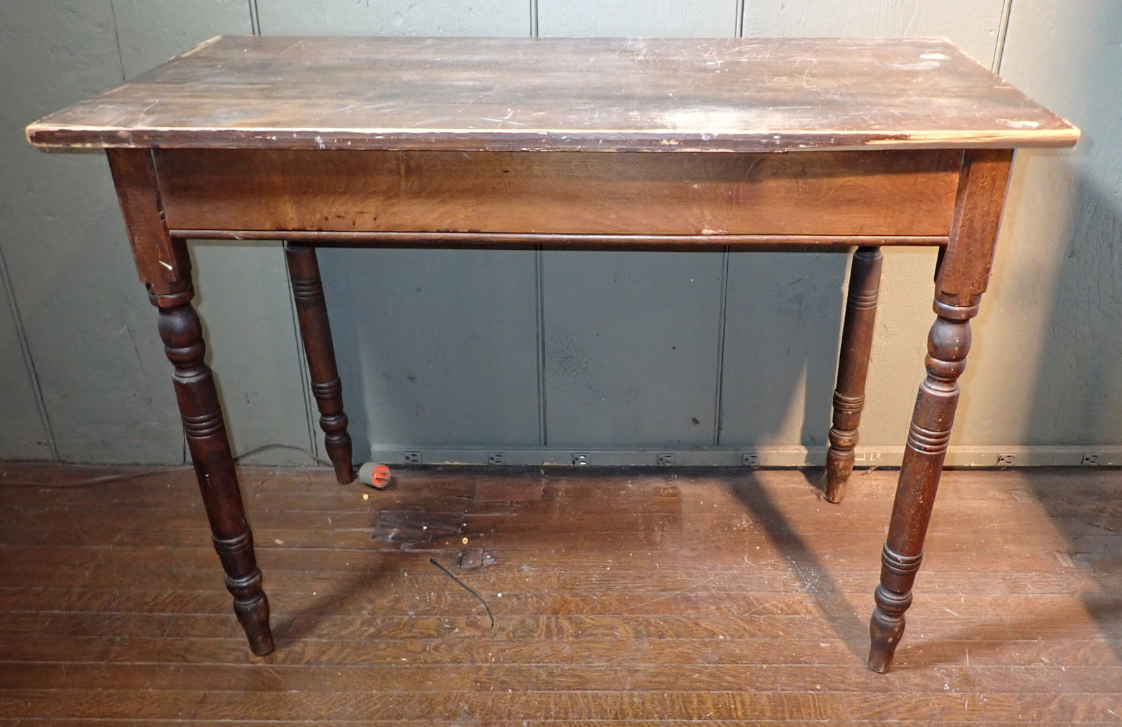 Farm Table: Apprx 21" x 41 3/4" x 30" tall. Pick up After 1pm. No shipping ! Bring help to remove