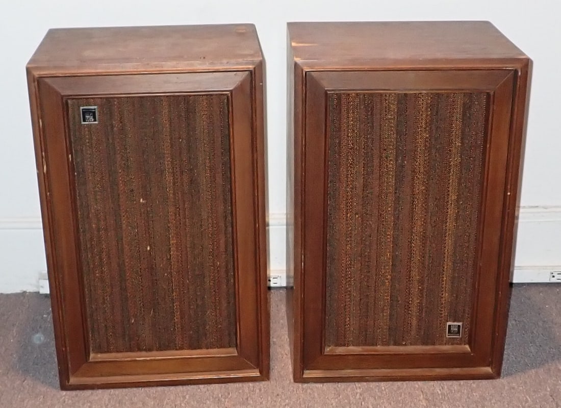 Pair of Magnavox Speakers S-8755: No shipping !