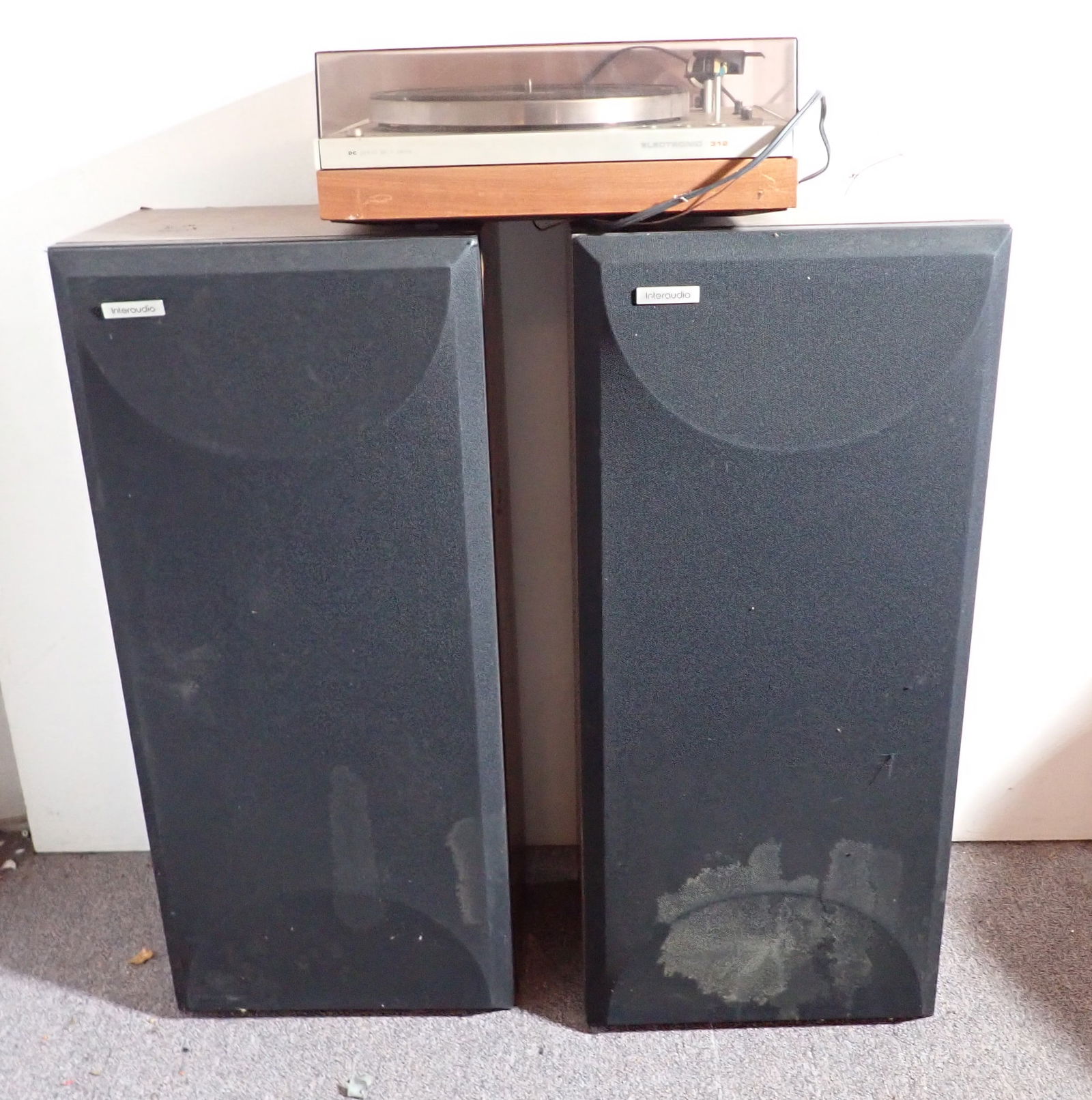 Interaudio Alpha A-3 Speakers Philips 312 Turntable (1 of 7)