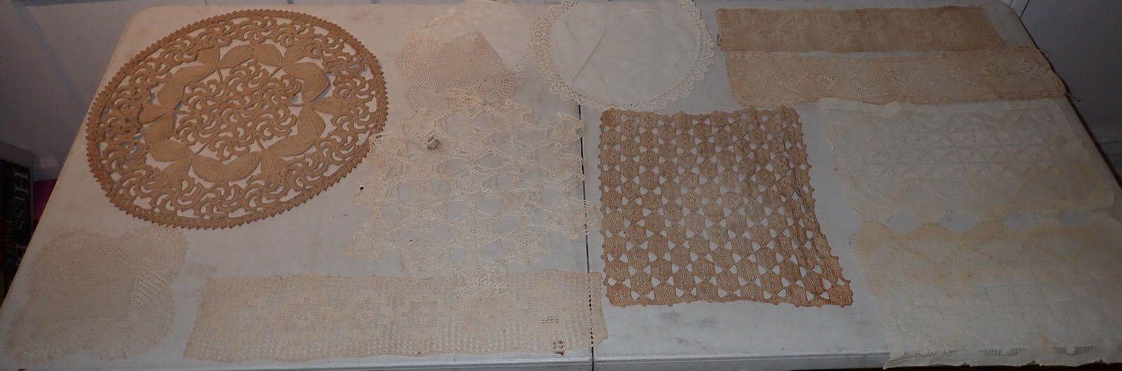 Doilies Runners Misc Linens (1 of 12)