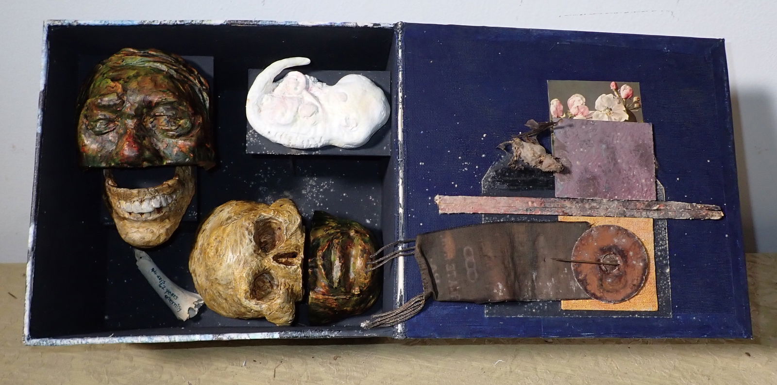 Wally Barnette Folk Art Box (1 of 12)