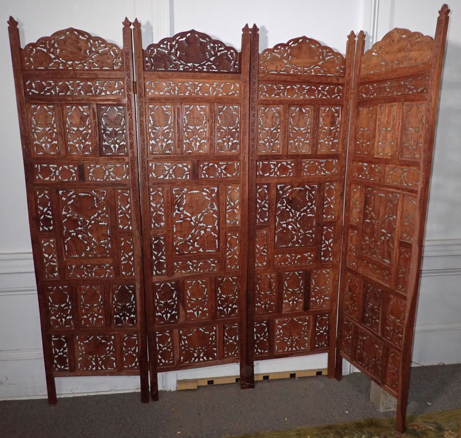 Wooden Leaf Pattern 4 Panel Room Divider (1 of 2)