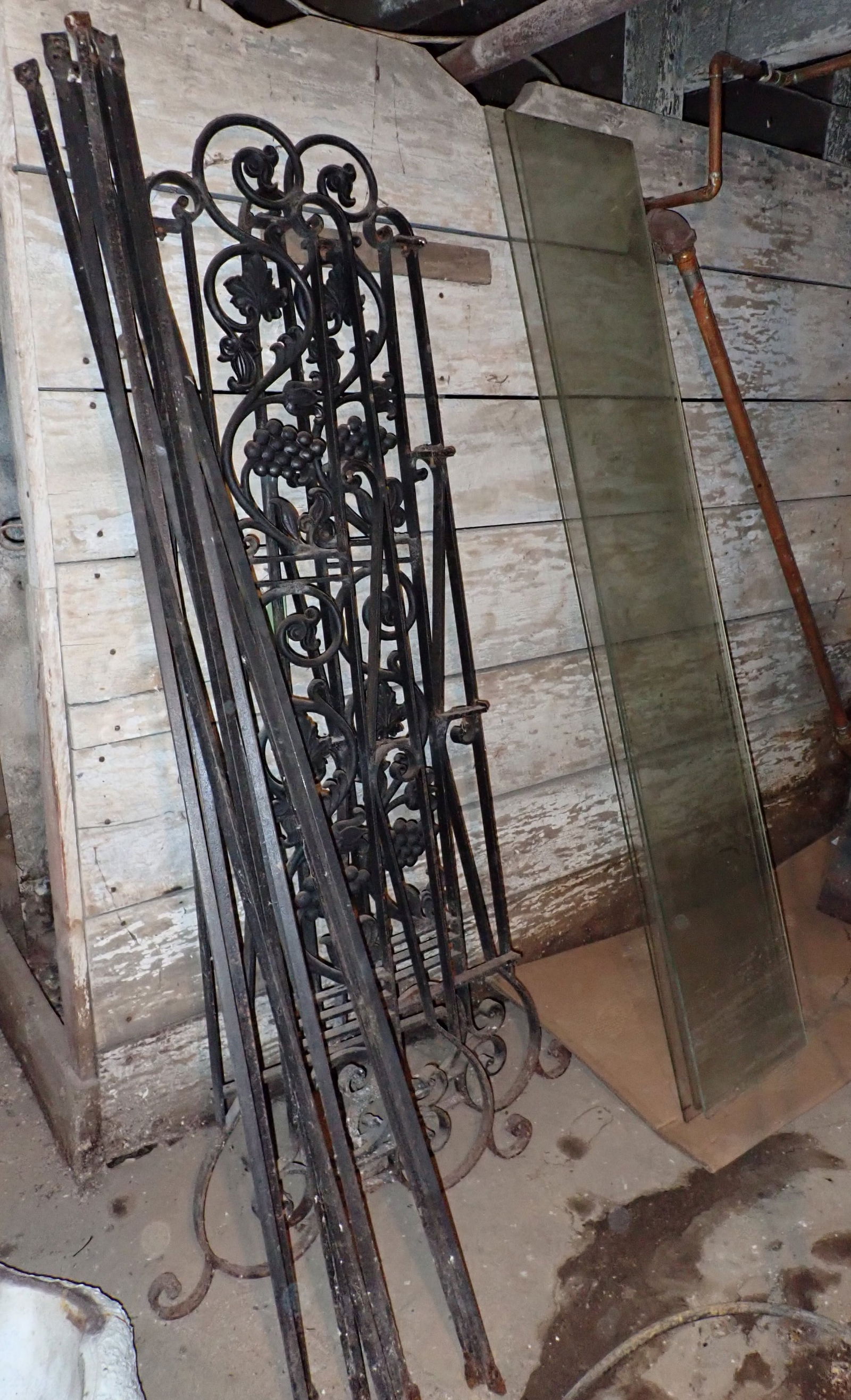 Grape Pattern Iron Shelf (1 of 6)