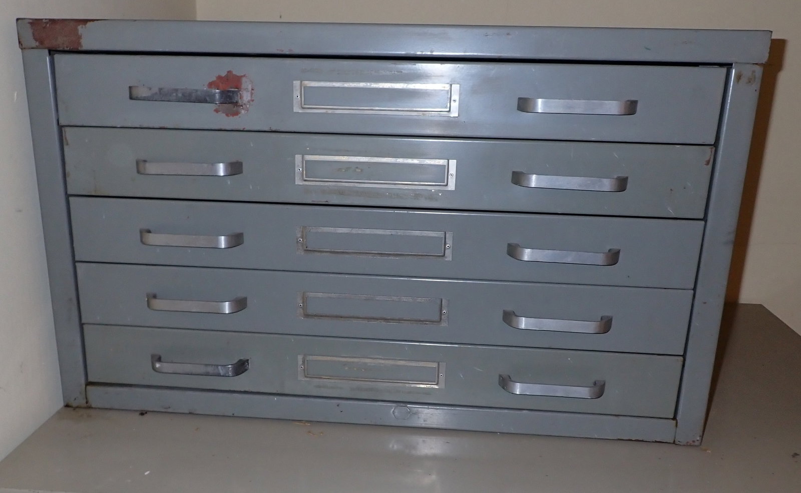 Art Cabinet: Approx 22 3/4" x 29 3/4" x 17 3/4" tall. Must be picked up between 9:30am and 11:30am. No shipping ! Bring proper help to remove from the second floor !