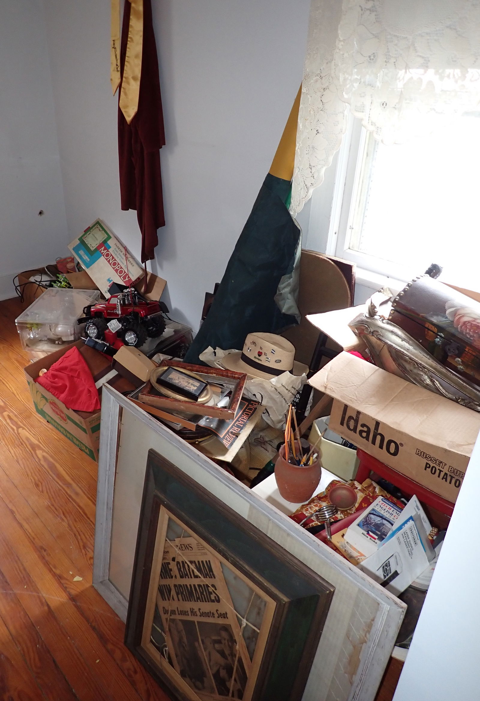 Partial Room Contents (1 of 12)