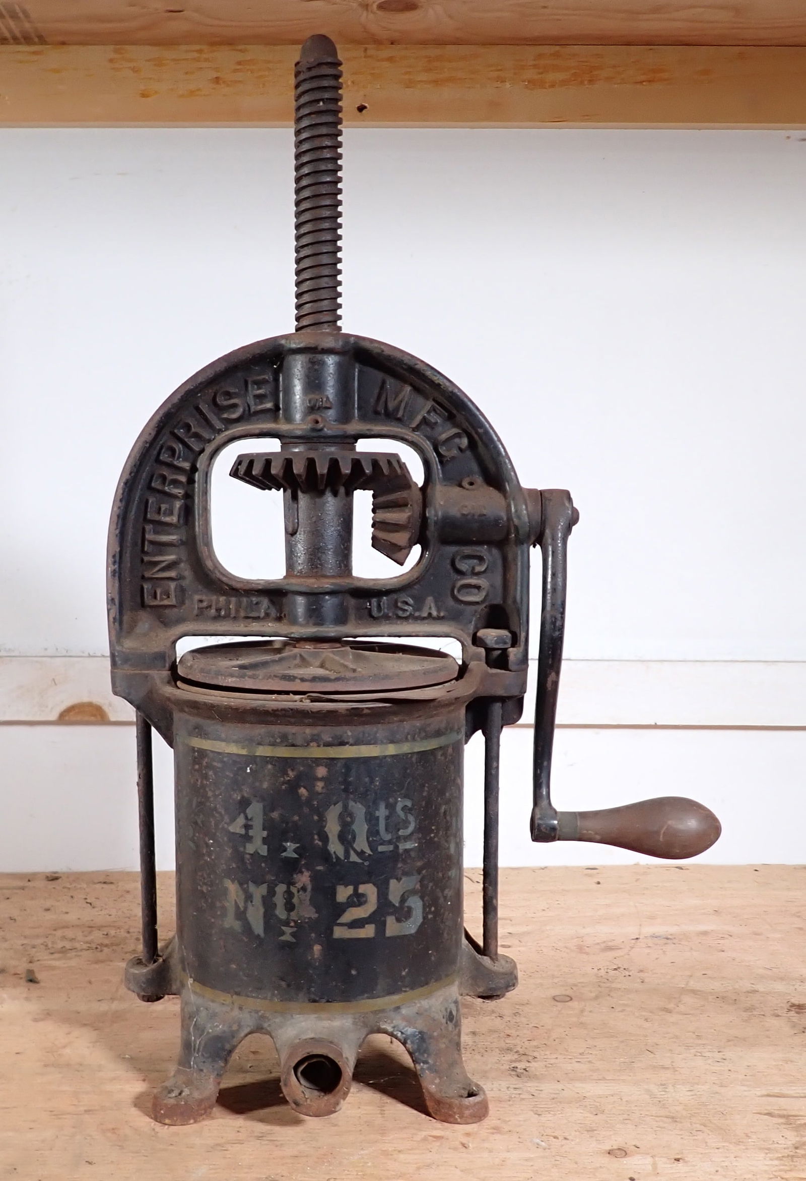 1883 Enterprise 4 Quart No.25 Sausage Stuffer (1 of 4)