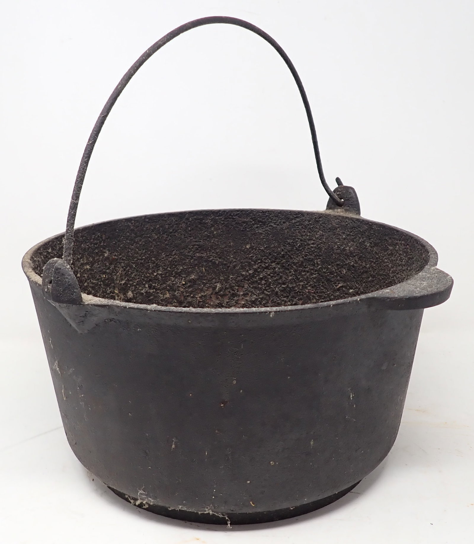Marietta 8 Quart Dutch Oven: Cast Iron dutch oven.