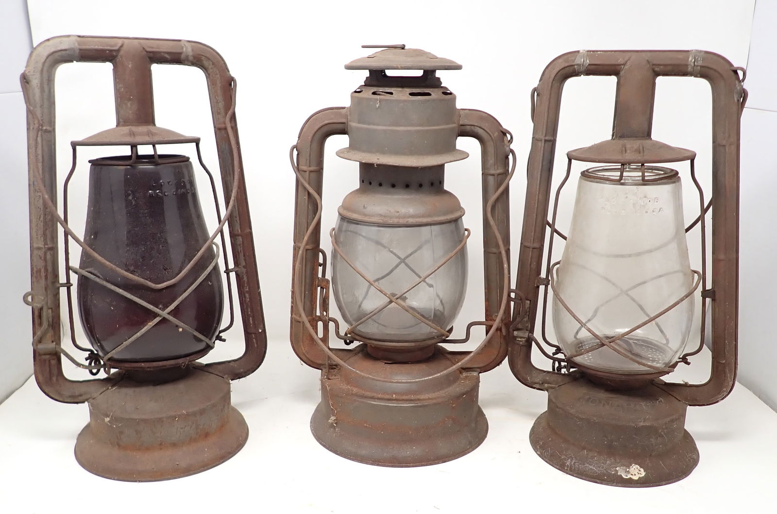 3 Dietz Lanterns No. 2 D - Light  & Monarch (1 of 2)