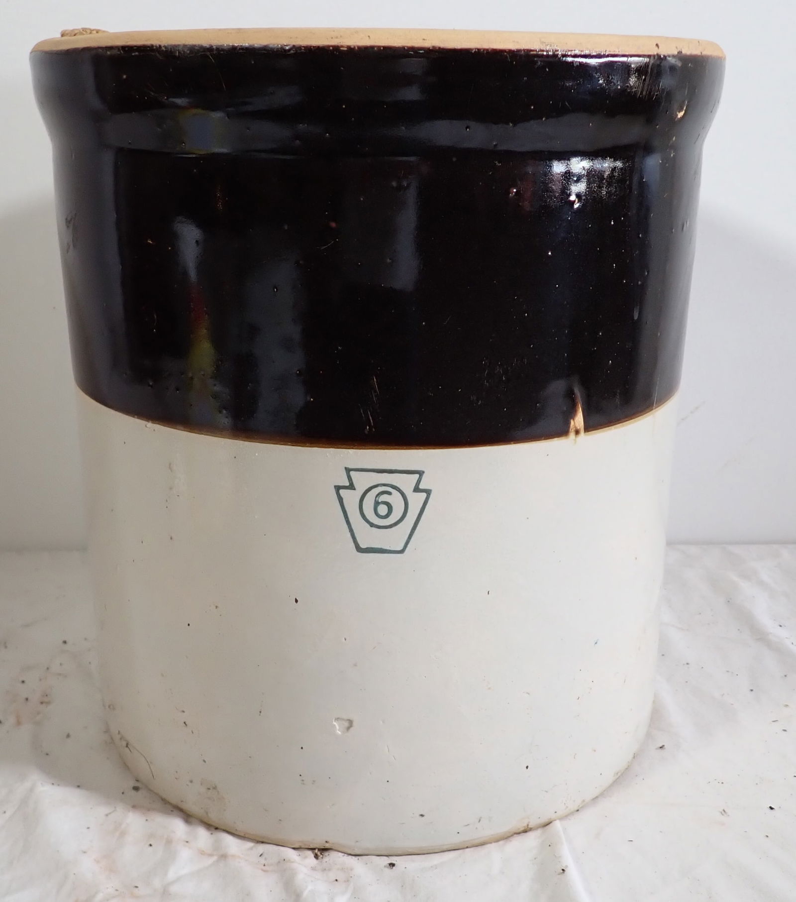 6 Gallon Stoneware crock (1 of 3)