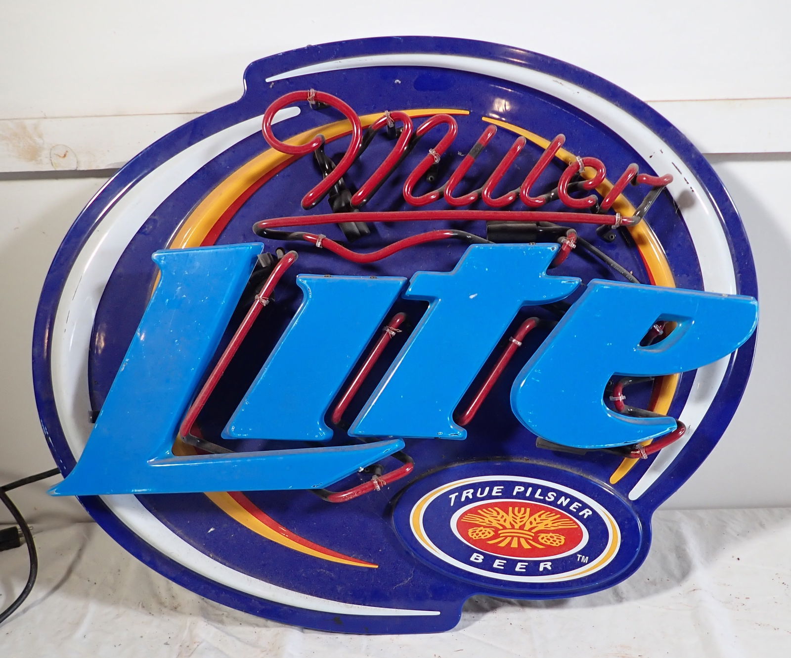 Miller Lite Neon Beer Sign: Apprx 25" x 30". No Shipping.