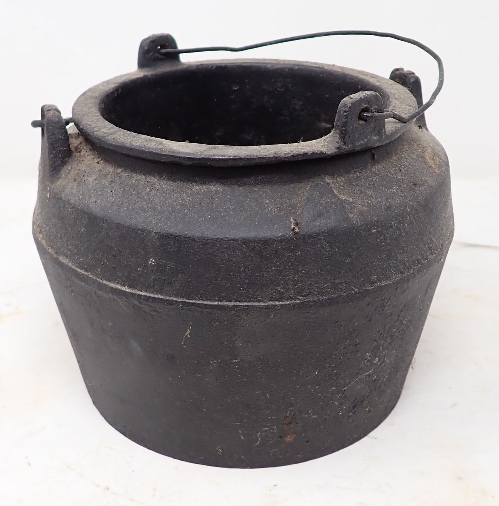 Cast Iron Lead Pot (1 of 4)