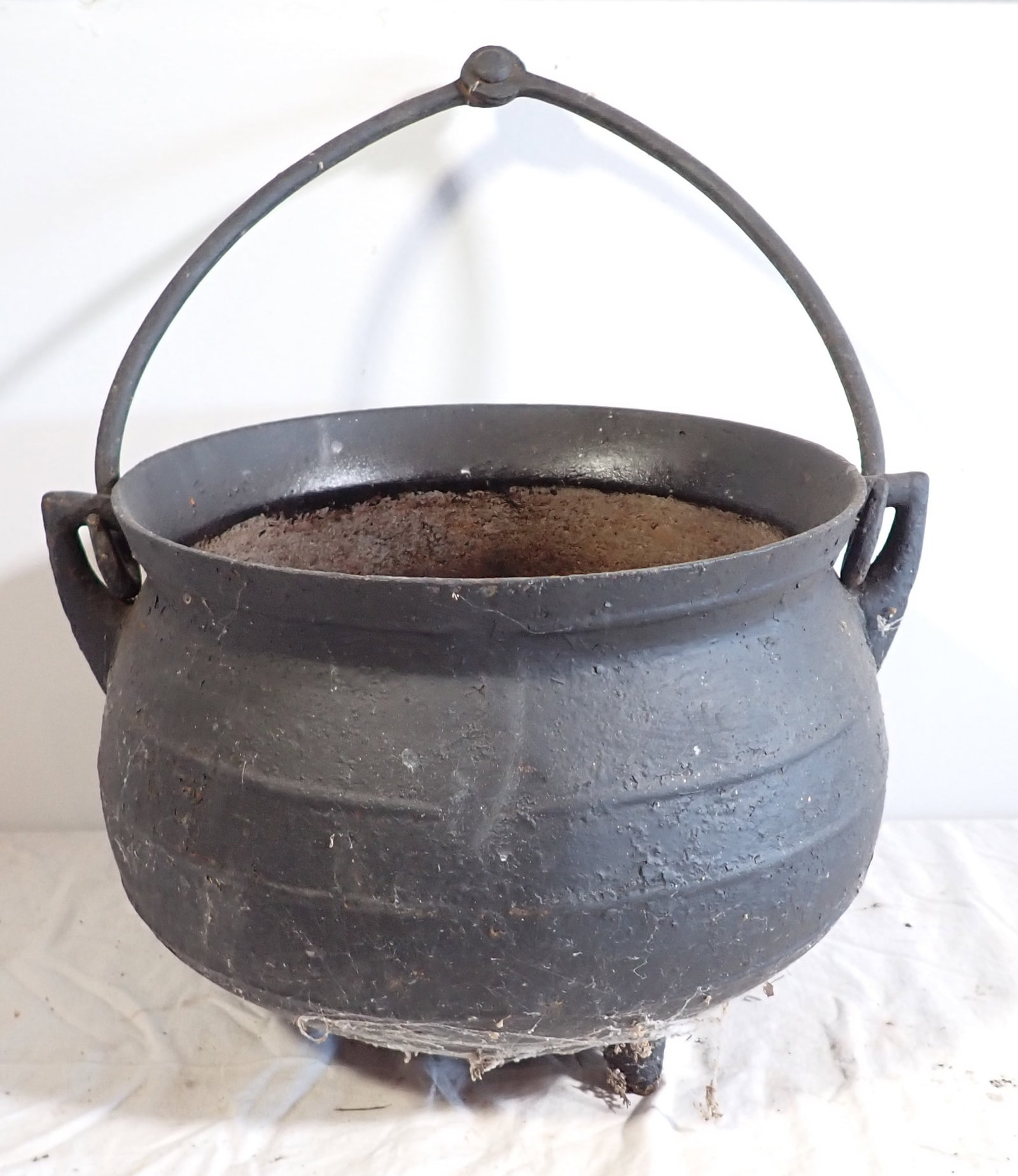 Footed Cast Iron Cauldron (1 of 4)