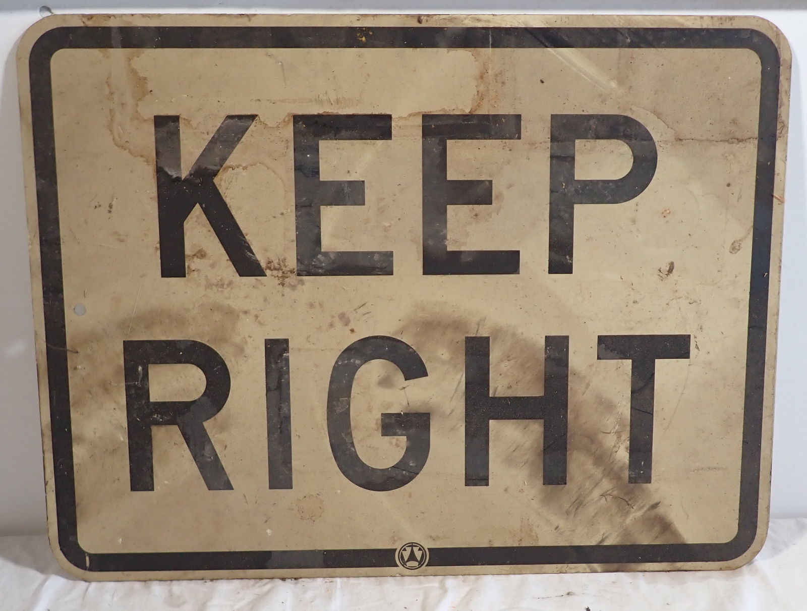 Keep Right Aluminum Street Sign (1 of 1)