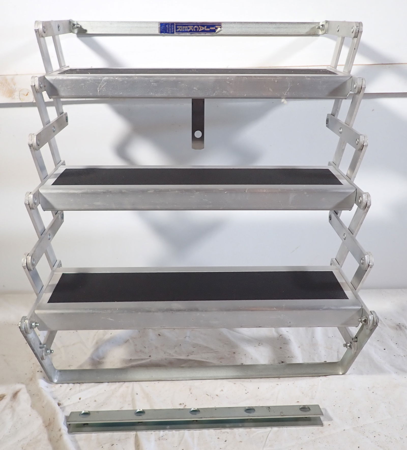 Hijacker Camper / Rv Scissor Steps Auction