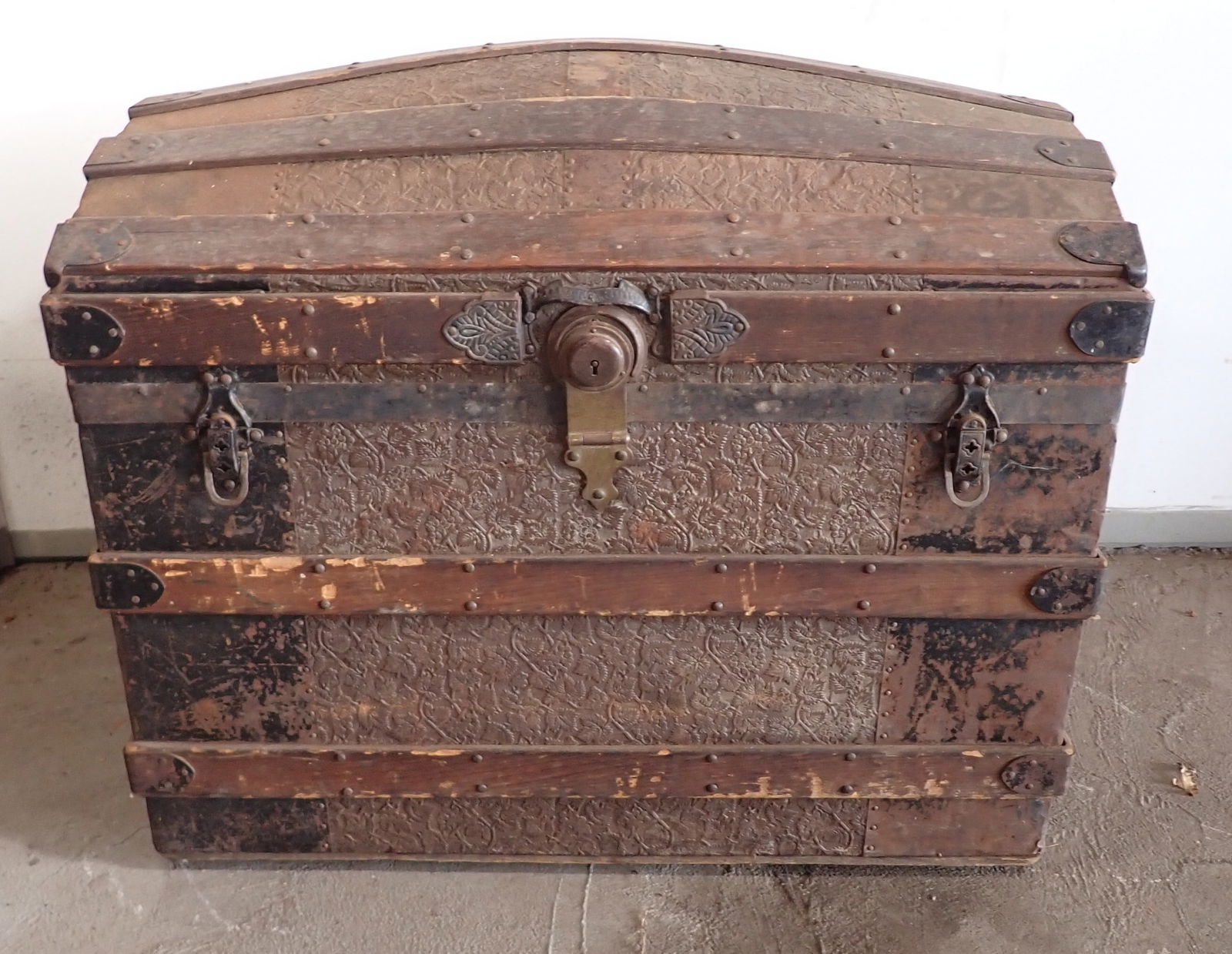 Camelback Trunk w/ Insert (1 of 5)