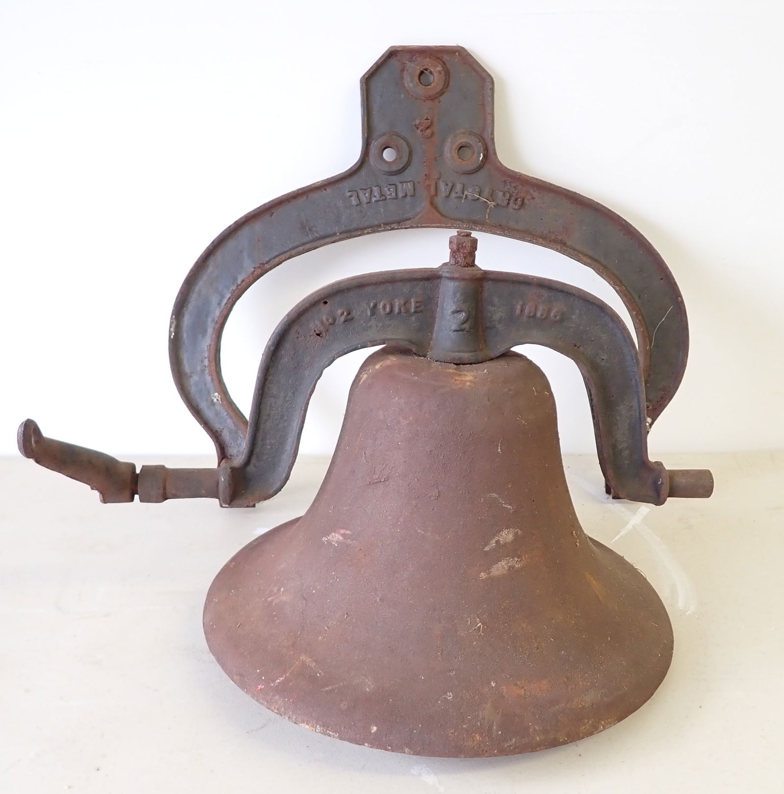C.S Bell Co No. 2 Cast Iron Farm Bell (1 of 5)