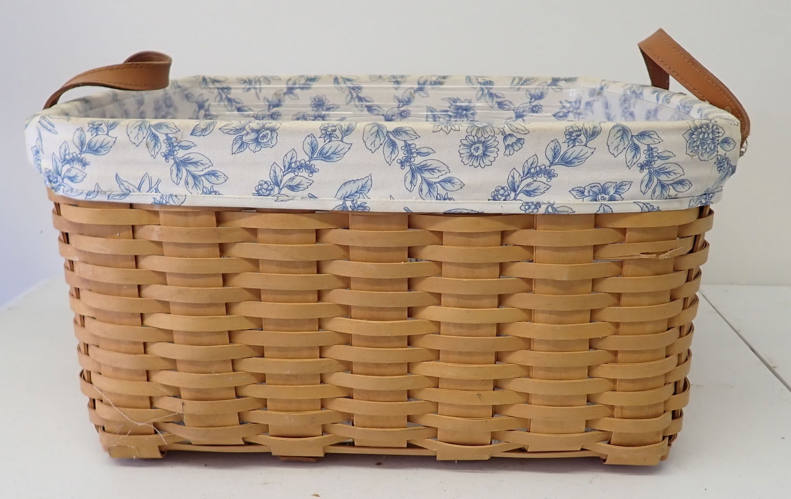 1999 Longaberger Basket with Liner (1 of 4)