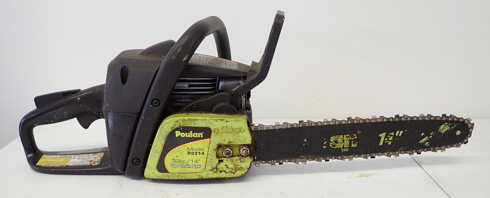 Poulan Model P3314 Chainsaw (1 of 3)