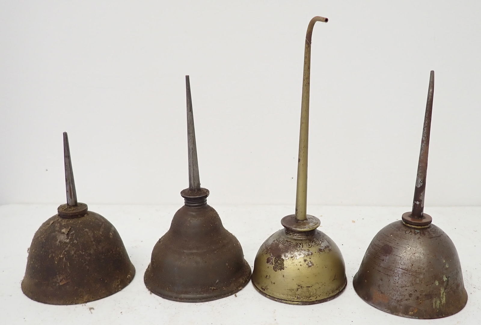 Pittsburgh Eagle & Misc Oil Cans (1 of 2)