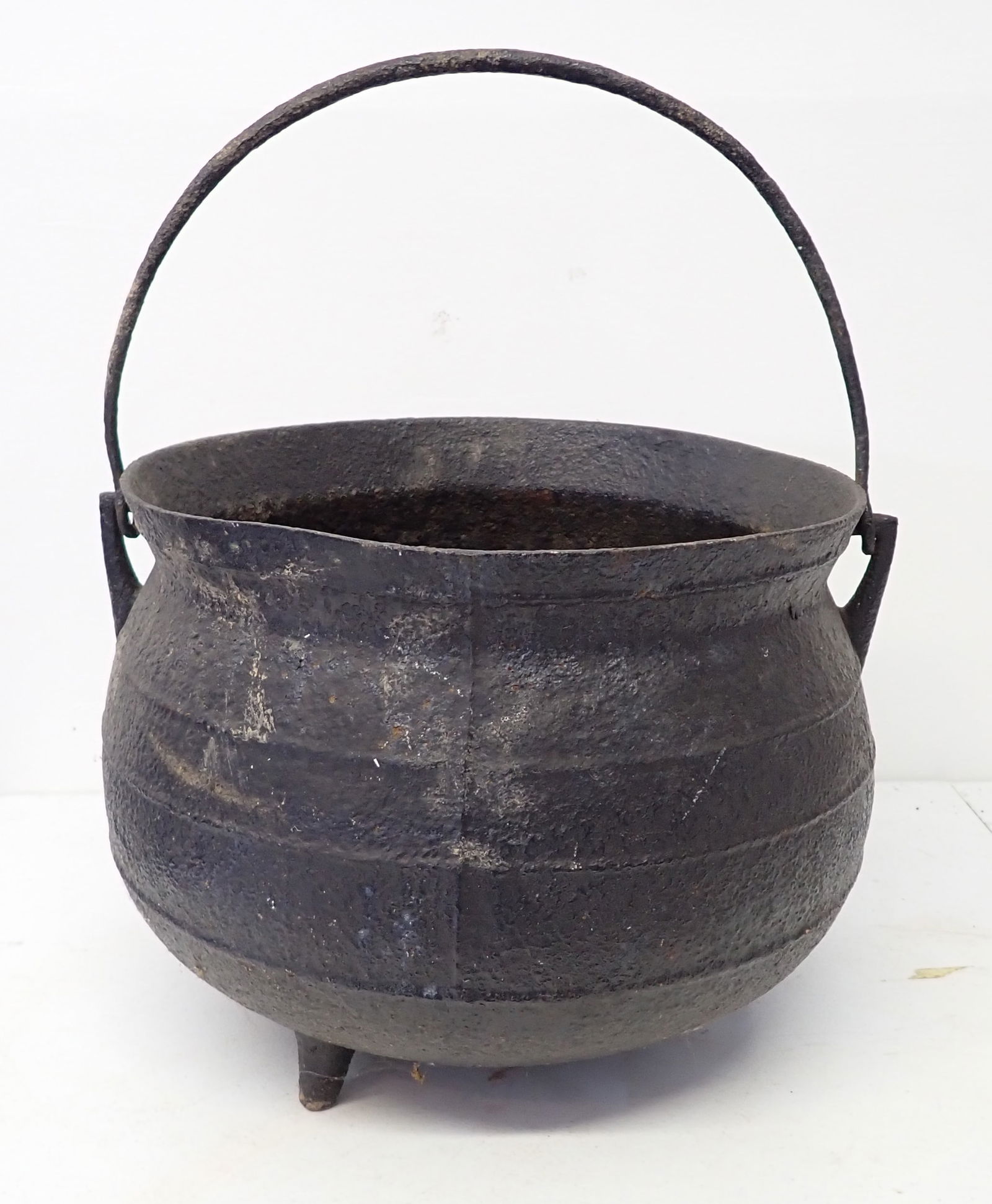 Footed Cast Iron Cauldron (1 of 4)