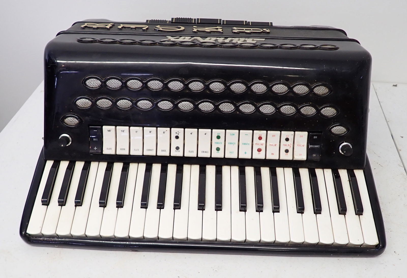 Sano Sanovox Accordian: If shipping is needed, contact UPS Store 5528 to get a quote before bidding !!