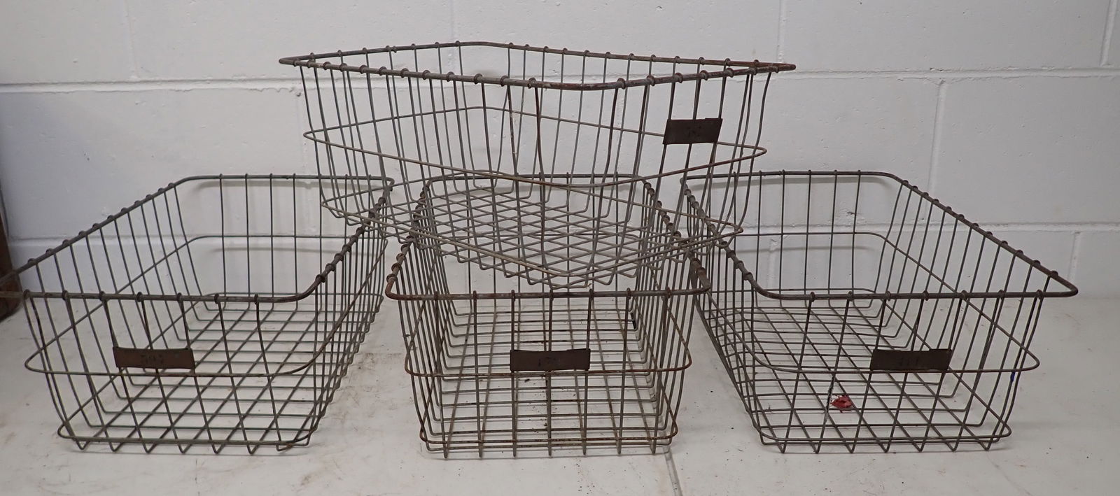4 Vintage American Form Wire Locker Baskets (1 of 2)
