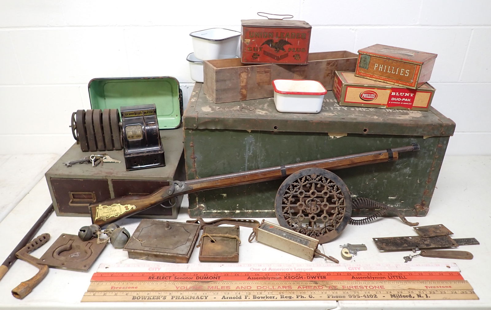 Durable Toy Bank Union Leader Tin Scale & Misc (1 of 14)