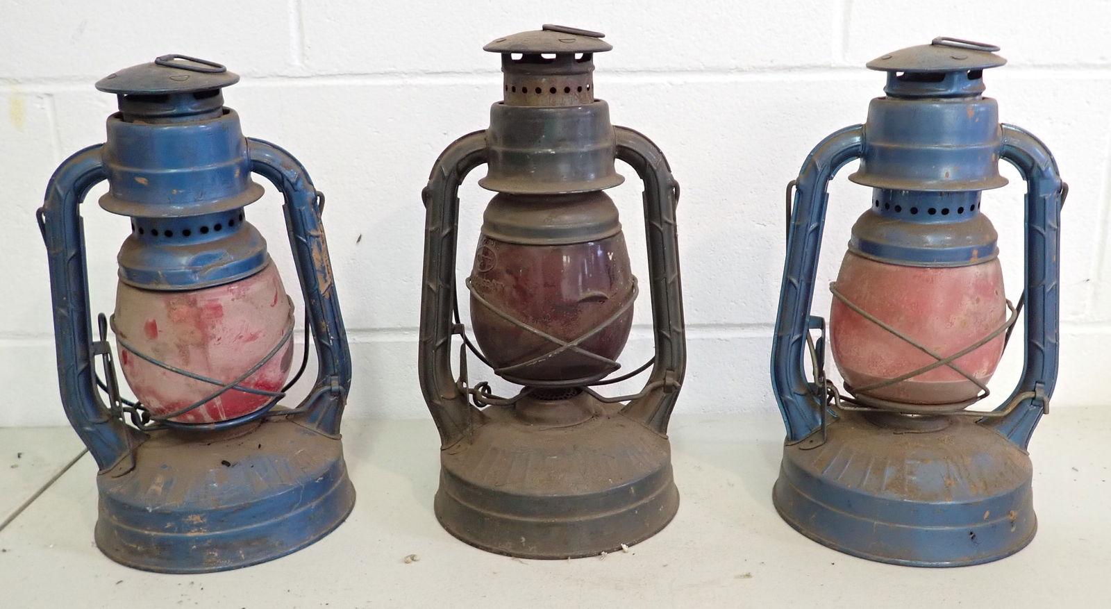 3 Dietz Little Wizard Lanterns (1 of 4)