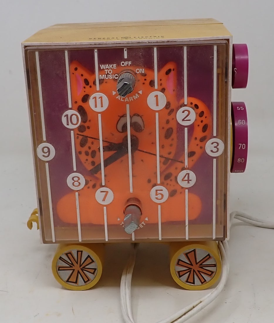 General Electric Youth Electronics Circus Wagon Clock (1 of 5)