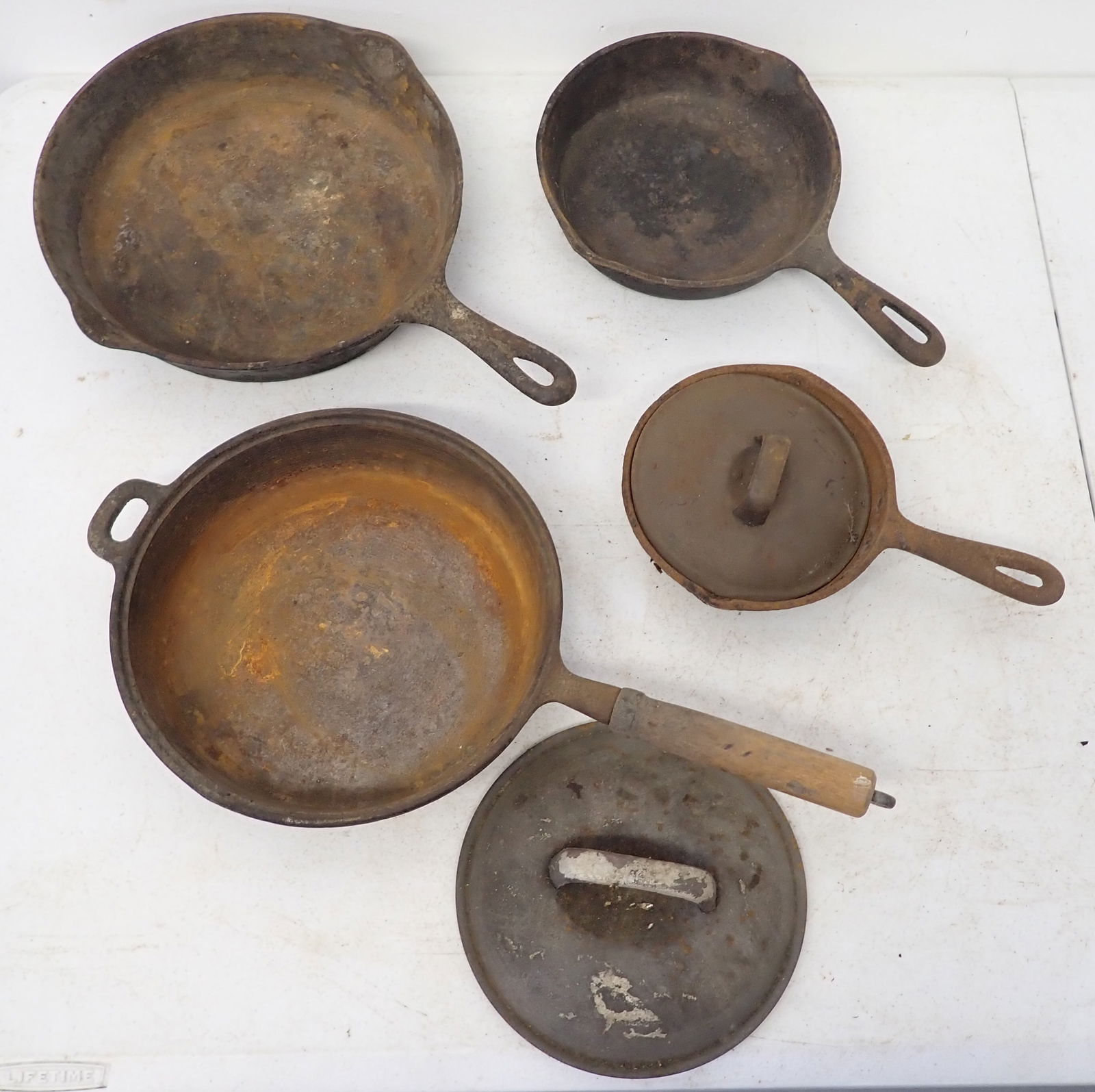 Cast Iron Skillets incl Wagner Ware No. 5 (1 of 4)
