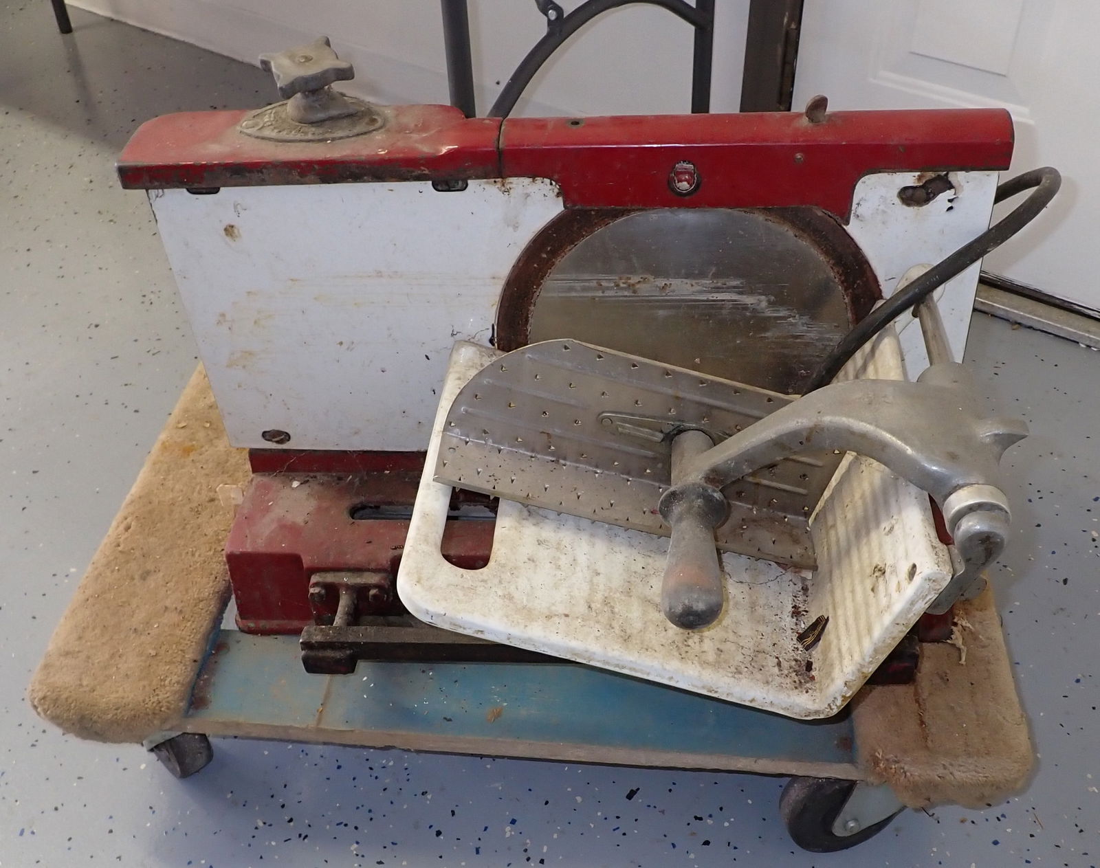 Antique / Vintage Meat Slicer: No shipping ! Dolly NOT included. Bring help to load