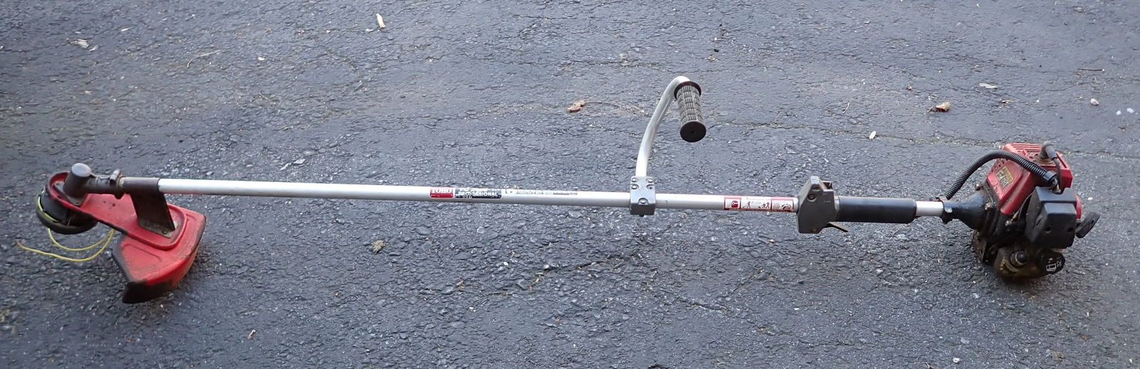 Toro String Trimmer (1 of 2)