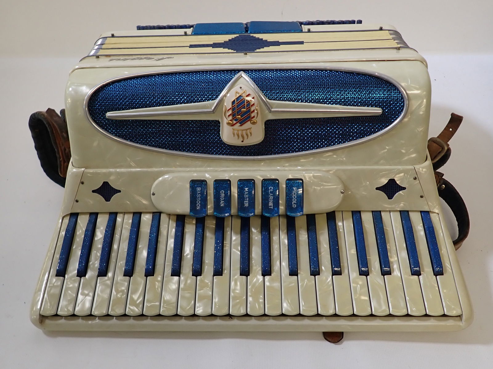 Maggini Accordian: NO SHIPPING !