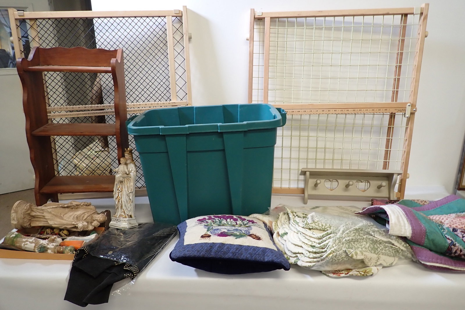 Blankets Gates Shelves & Misc (1 of 4)