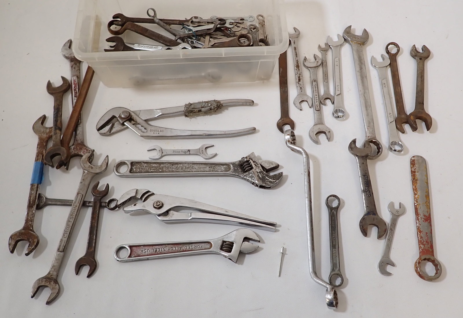 Wrenches & Pliers (1 of 5)