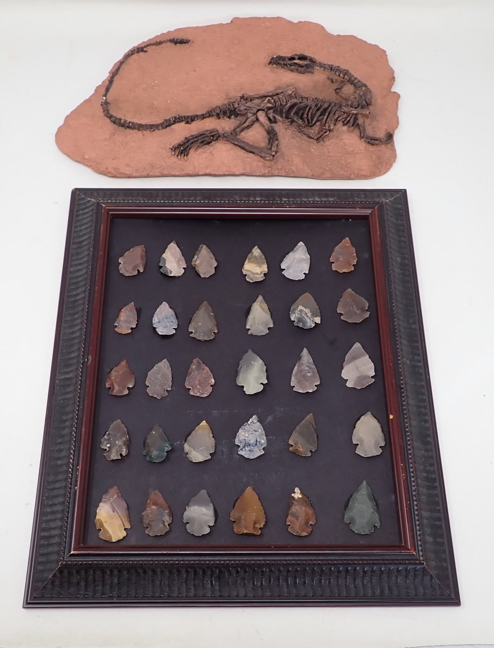 Arrowheads & Resin Dinosaur Plaque (1 of 4)