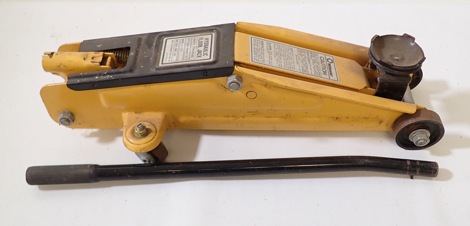 2 Ton Hydraulic Floor Jack (1 of 2)